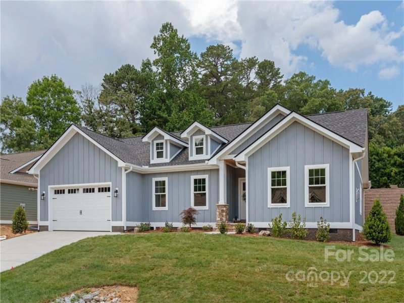 Property image 2 at 138 Olde Oak Way, Hendersonville, NC 28792