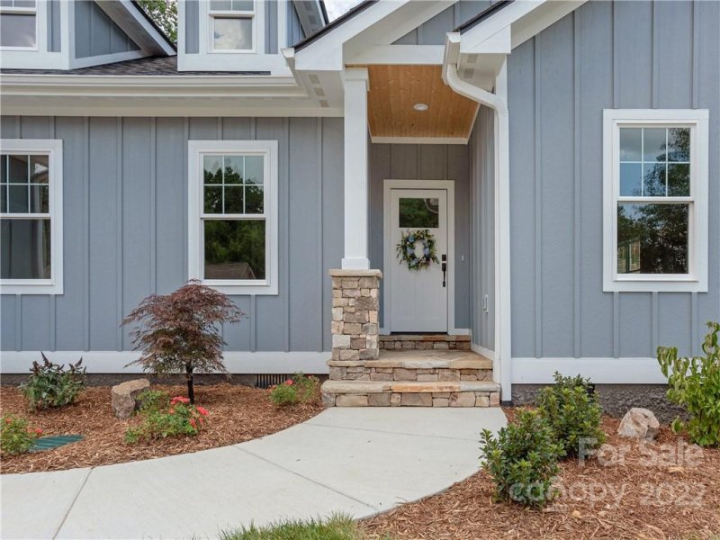 Property image 3 at 138 Olde Oak Way, Hendersonville, NC 28792