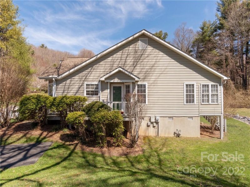 Property image 2 at 120 Laurel Park Place, Hendersonville, NC 28791