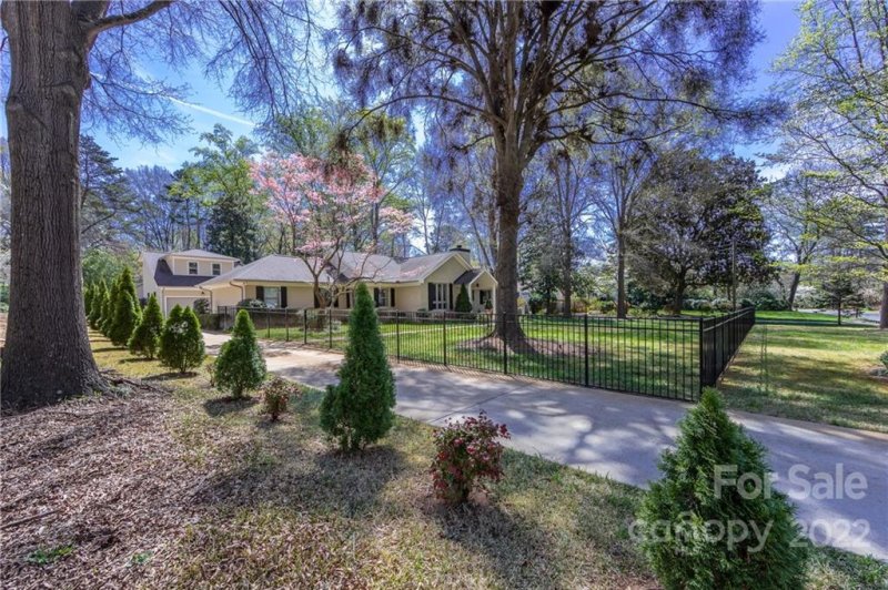 Property image 4 at 6025 Lansing Drive, Charlotte, NC 28270