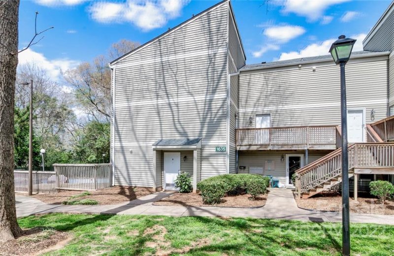 Property image 2 at 1635 Merry Oaks Road, Charlotte, NC 28205