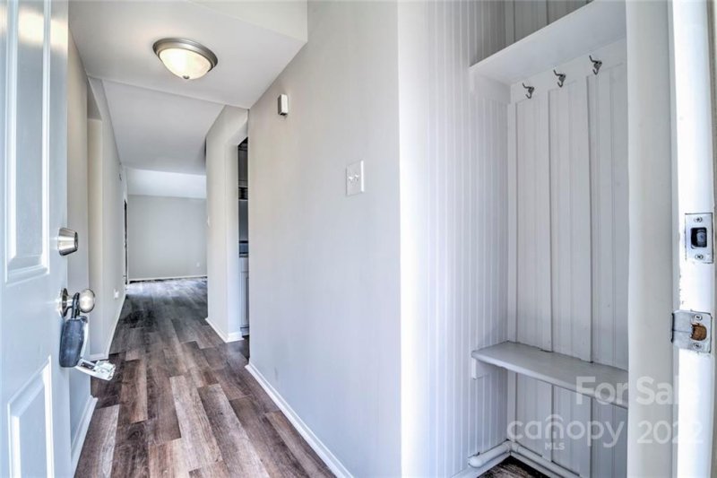 Property image 5 at 1635 Merry Oaks Road, Charlotte, NC 28205