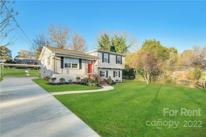 Property image 3 at 2531 Tanglebrook Lane, Charlotte, NC 28216