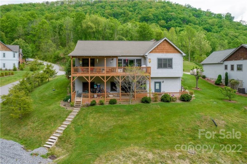 Property image 3 at 16 Constitution Avenue, Waynesville, NC 28785
