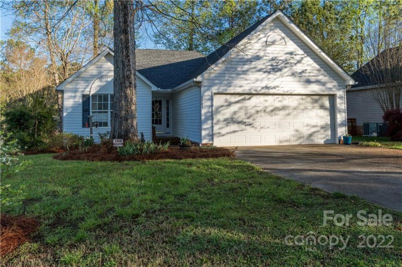 Property image 2 at 1003 White Water Circle, Belmont, NC 28012