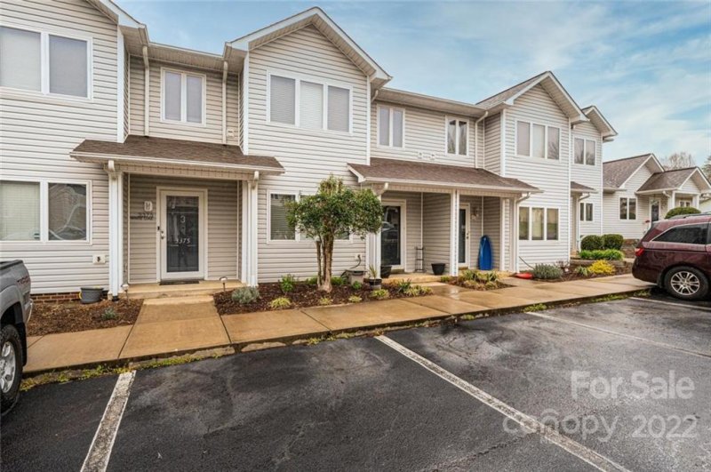 3373 White Oak Court