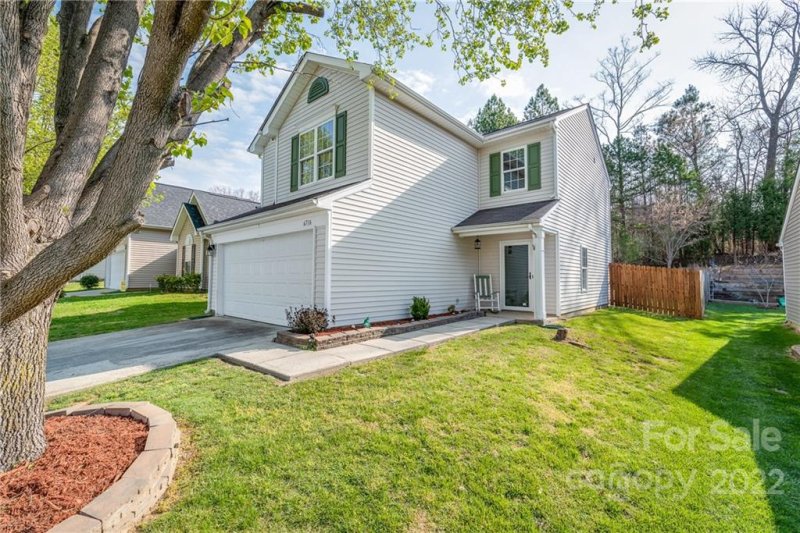 Property image 2 at 6716 Commack Drive, Charlotte, NC 28216