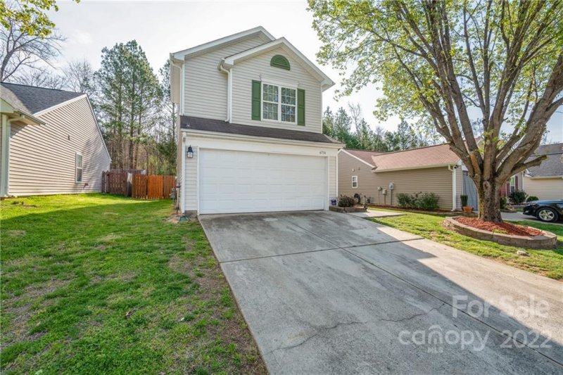 Property image 3 at 6716 Commack Drive, Charlotte, NC 28216