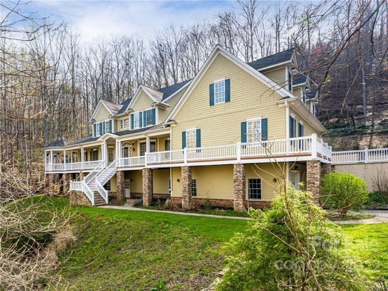 Property image 2 at 18 Woodsong Drive, Asheville, NC 28803