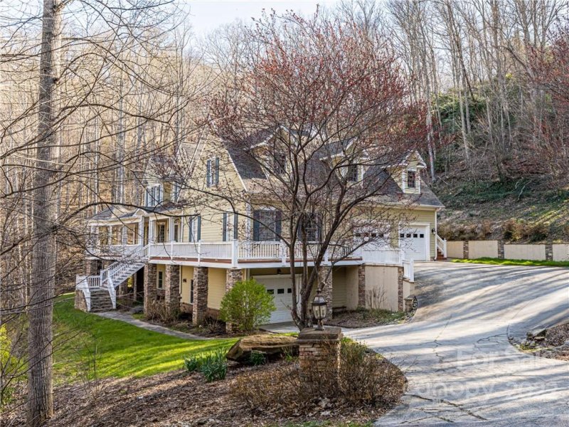 Property image 4 at 18 Woodsong Drive, Asheville, NC 28803