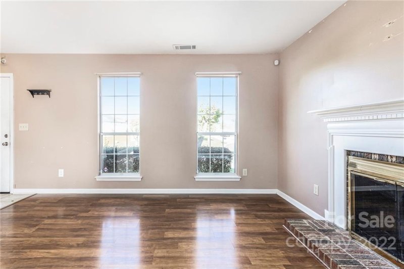 Property image 4 at 7111 Midlothian Court, Charlotte, NC 28217