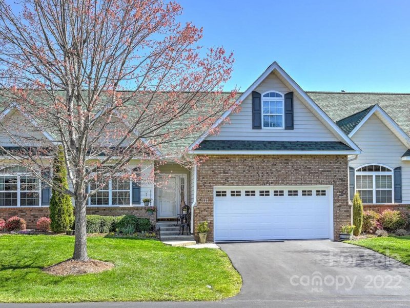 Property image 2 at 111 Victoria Park Drive, Hendersonville, NC 28792