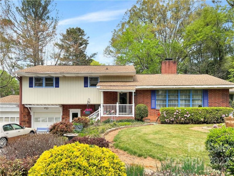 Property image 2 at 2712 Thomas Trail, Gastonia, NC 28054