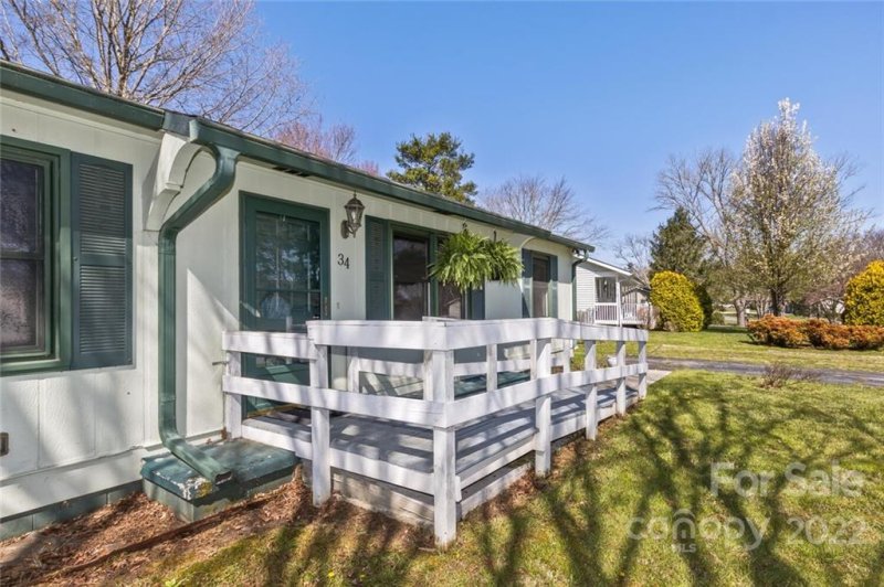 Property image 3 at 34 E Silverleaf Drive, Hendersonville, NC 28739