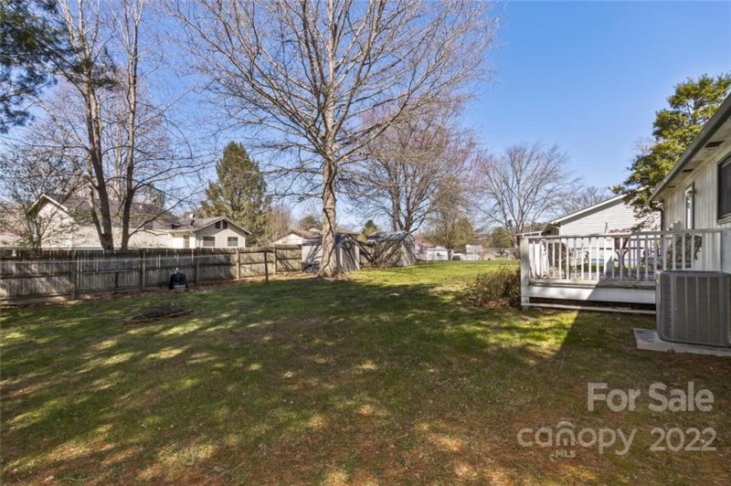 Property image 5 at 34 E Silverleaf Drive, Hendersonville, NC 28739