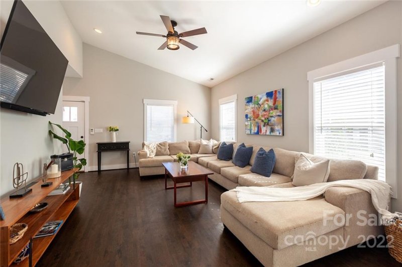 Property image 3 at 323 Keswick Avenue, Charlotte, NC 28206