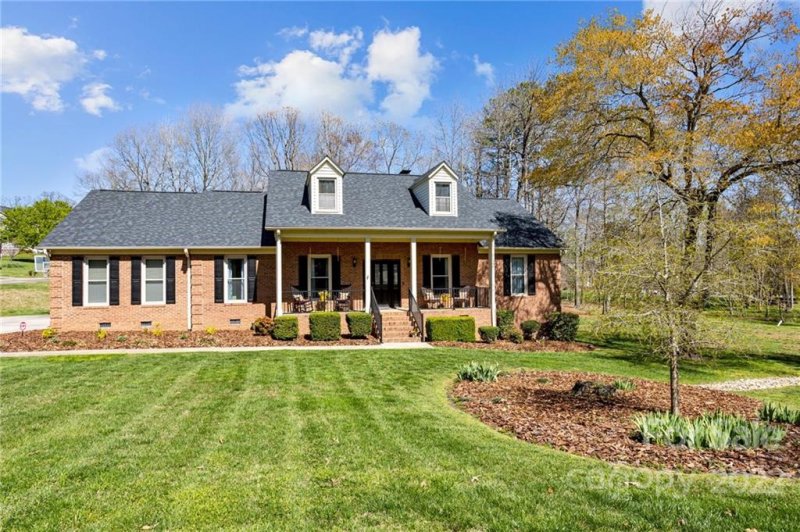 Property image 2 at 1702 Benjamin Drive, Salisbury, NC 28146