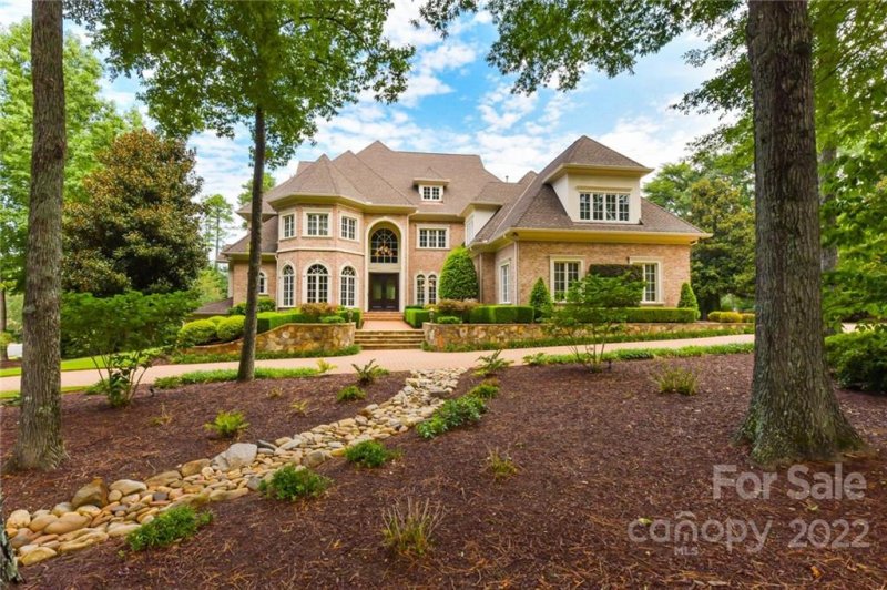 2094 Kings Manor Drive