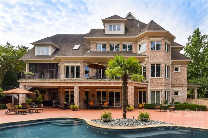 Property image 3 at 2094 Kings Manor Drive, Matthews, NC 28104