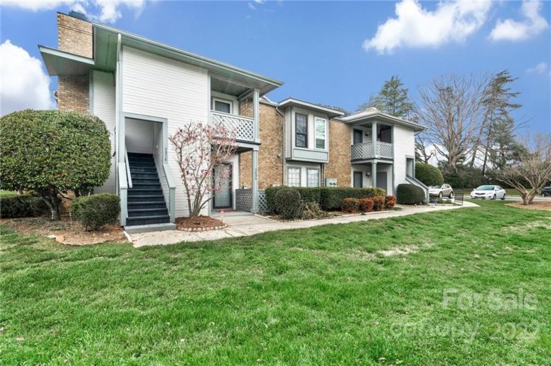 Property image 3 at 5814 Harris Grove Lane, Charlotte, NC 28212