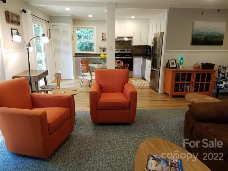 Property image 3 at 110 Virginia Avenue, Hendersonville, NC 28739