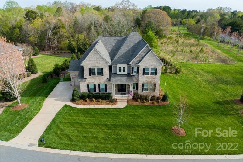 1006 Lake Forest Drive