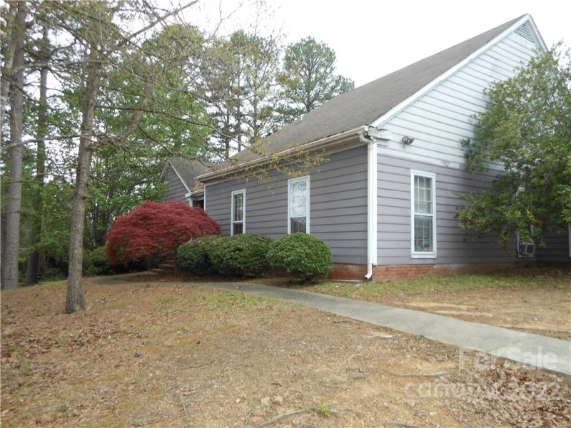 Property image 4 at 8301 Norcroft Drive, Charlotte, NC 28269