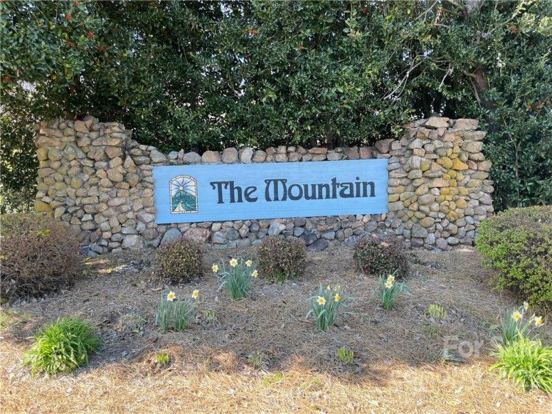 Property image 2 at 301 Spanish Oak Lane, Gastonia, NC 28056