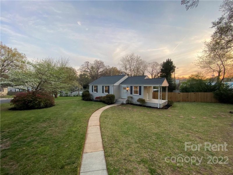 Property image 3 at 1400 Winston Drive, Charlotte, NC 28205