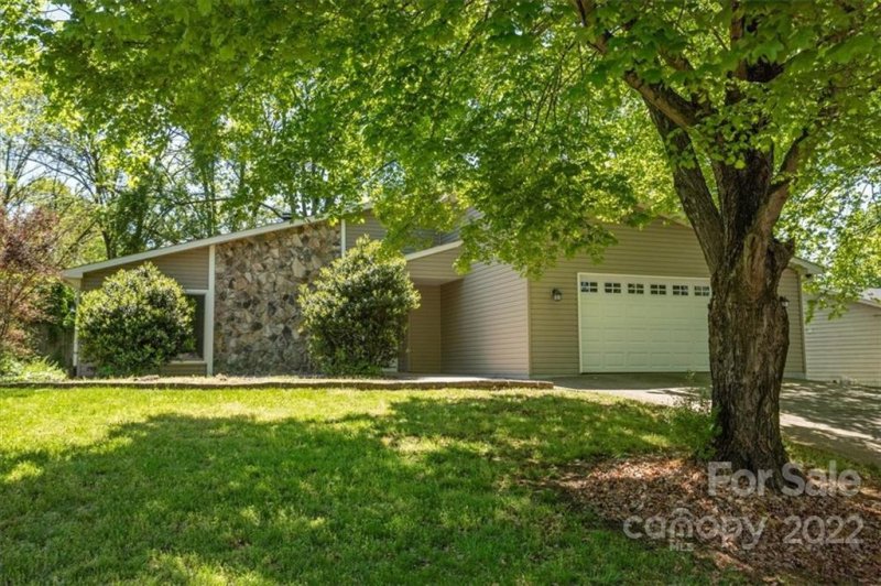 Property image 2 at 133 Vista Grande Circle, Charlotte, NC 28226