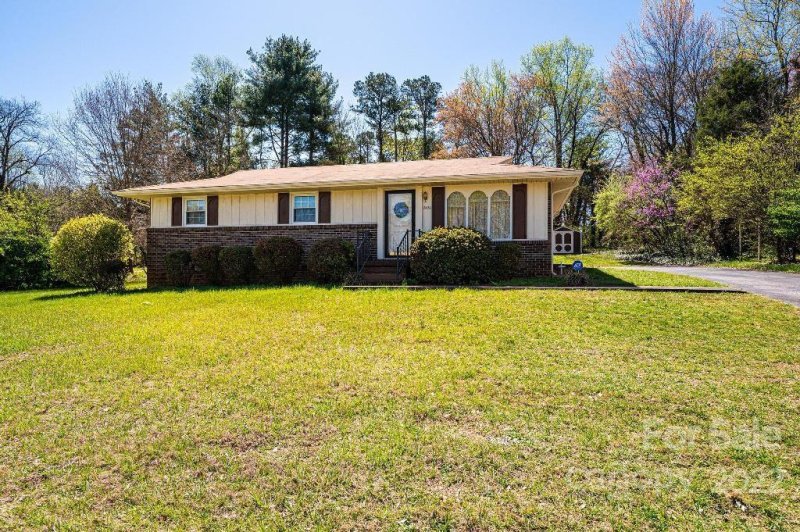 Property image 2 at 2420 22nd Avenue, Hickory, NC 28601