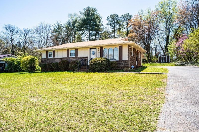 Property image 3 at 2420 22nd Avenue, Hickory, NC 28601