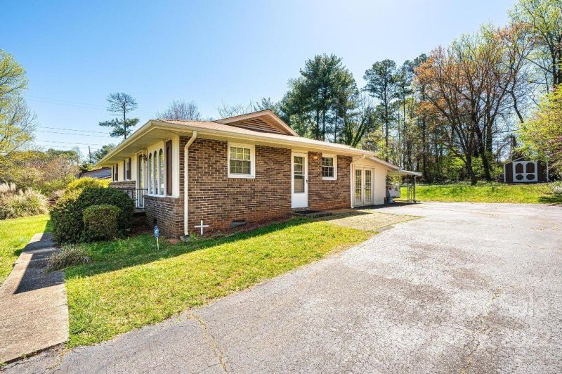 Property image 4 at 2420 22nd Avenue, Hickory, NC 28601