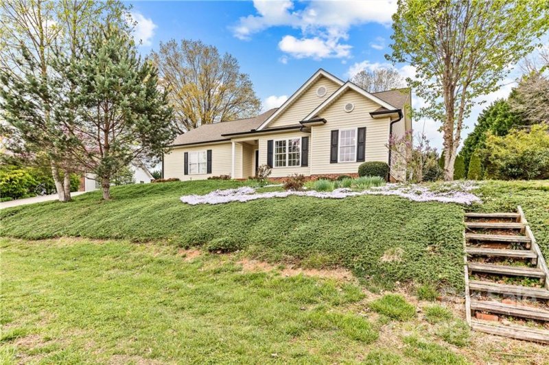 Property image 2 at 1765 Pipers Ridge Circle, Conover, NC 28613