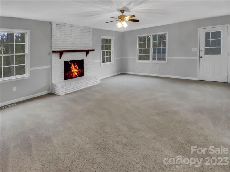 Property image 3 at 6215 Cross Creek Lane, Charlotte, NC 28212