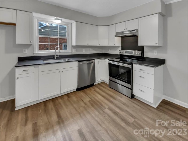 Property image 4 at 6215 Cross Creek Lane, Charlotte, NC 28212