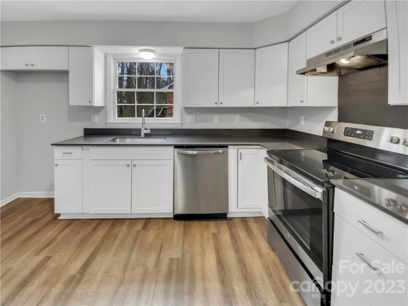 Property image 5 at 6215 Cross Creek Lane, Charlotte, NC 28212