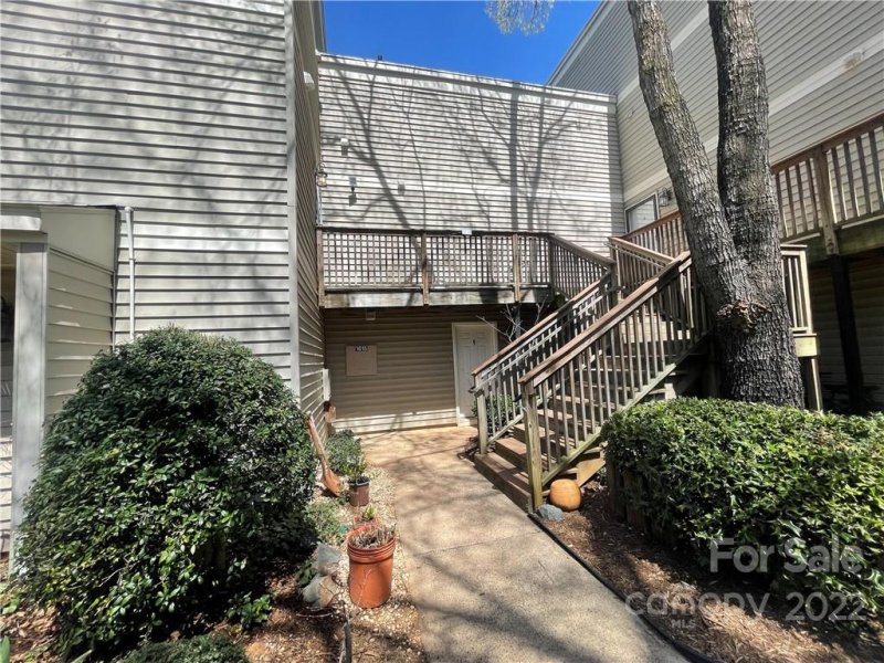 Property image 3 at 1615 Merry Oaks Road, Charlotte, NC 28205