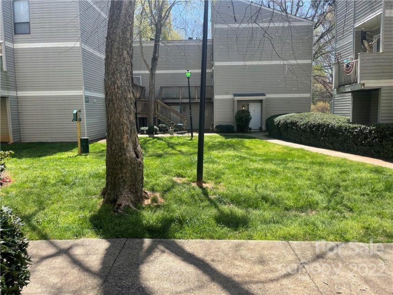 Property image 4 at 1615 Merry Oaks Road, Charlotte, NC 28205