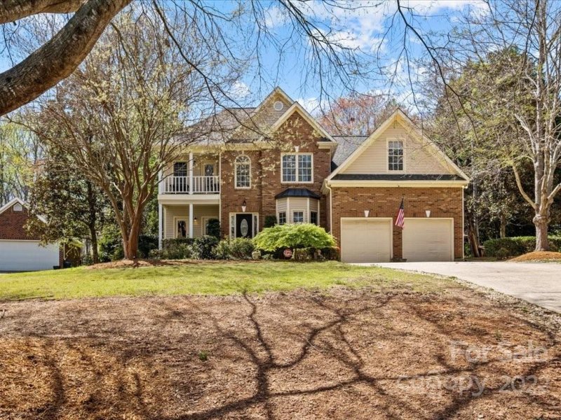 421 Hunters Point Drive