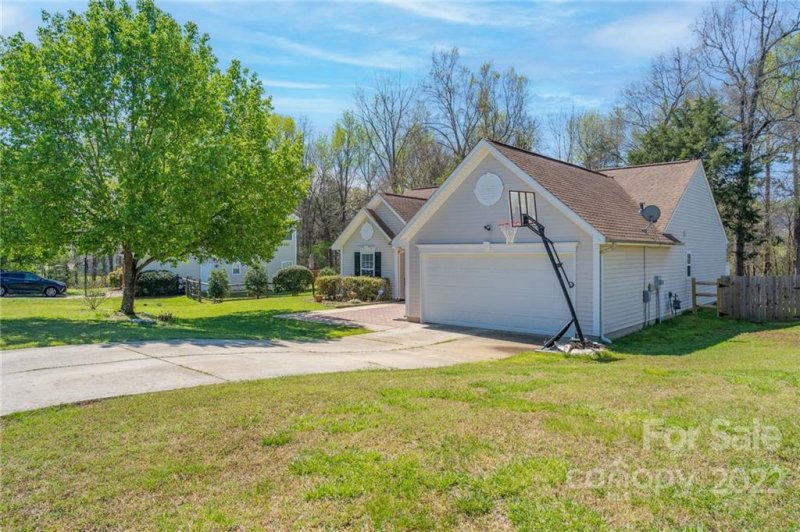 Property image 2 at 16234 Greybriar Forest Lane, Charlotte, NC 28278