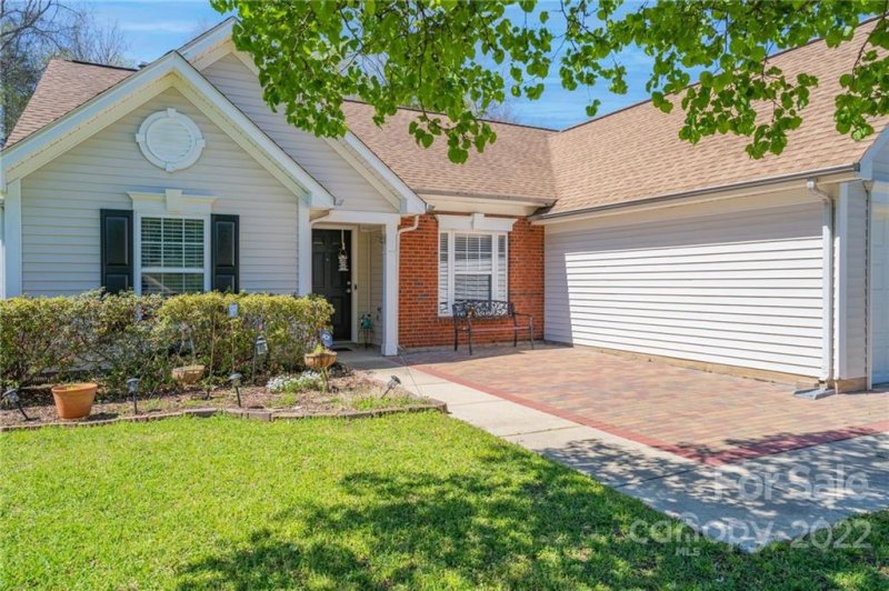 Property image 3 at 16234 Greybriar Forest Lane, Charlotte, NC 28278