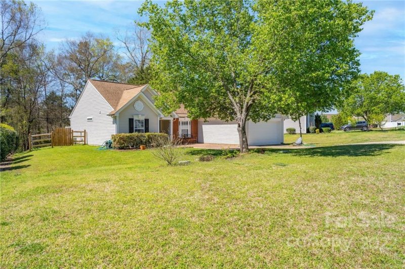 Property image 4 at 16234 Greybriar Forest Lane, Charlotte, NC 28278