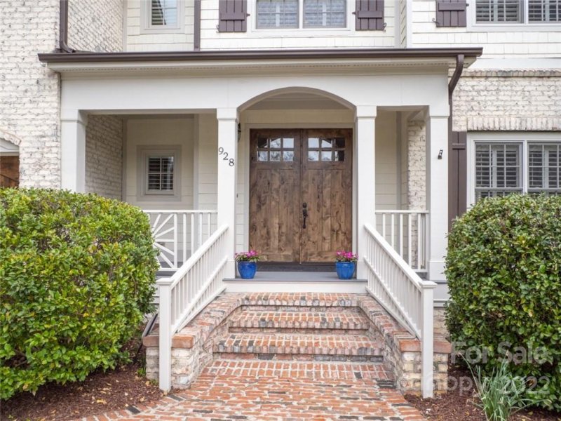 Property image 2 at 928 Jefferson Drive, Charlotte, NC 28270