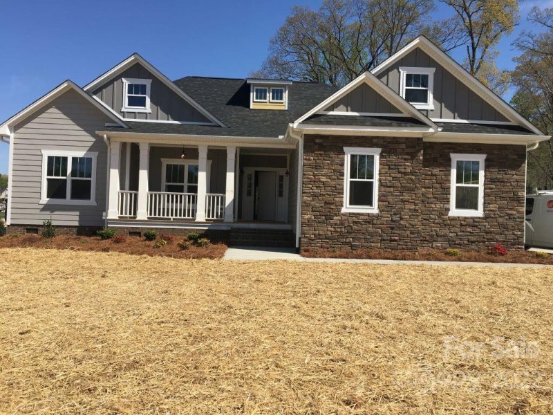 140 Autumnlight Drive