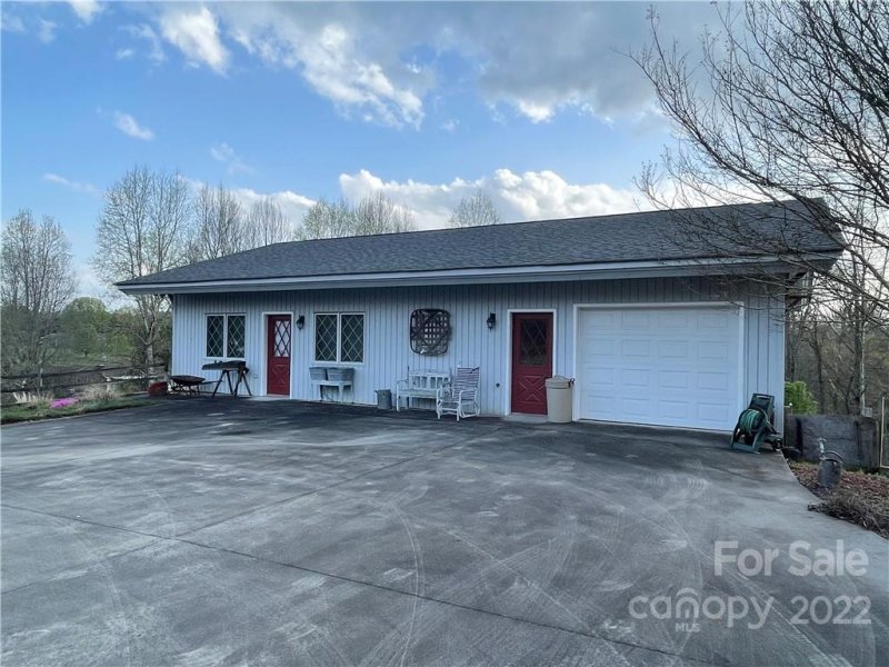 Property image 2 at 2466 Sweetbriar Circle, Lenoir, NC 28645