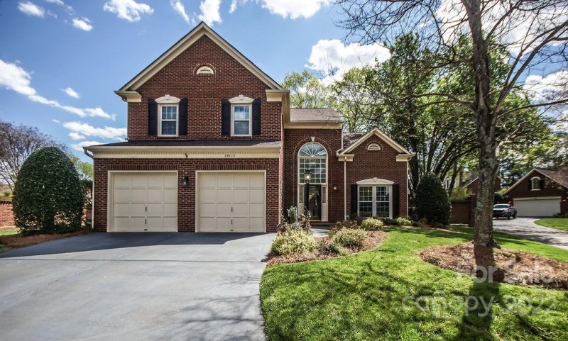 Property image 2 at 10418 Pullengreen Drive, Charlotte, NC 28277