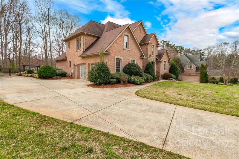 Property image 3 at 6401 Robin Hollow Drive, Mint Hill, NC 28227