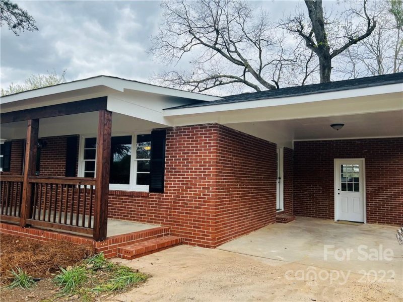 Property image 2 at 3403 Cinderella Drive, Dallas, NC 28034