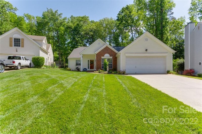 Property image 2 at 6321 Lily Pad Court, Charlotte, NC 28262